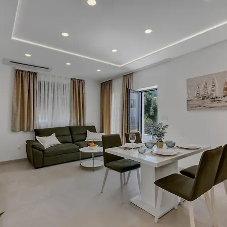 Laurus * ماكارسكا