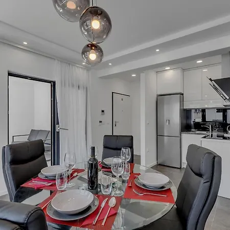 Laurus ماكارسكا