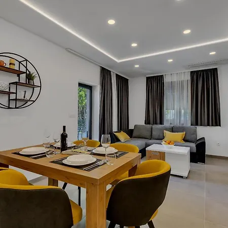 Laurus ماكارسكا