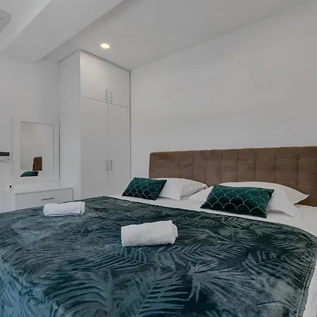 Laurus * ماكارسكا