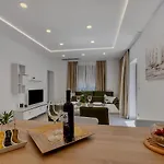 Laurus شقة