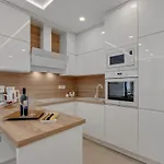 Laurus شقة ماكارسكا
