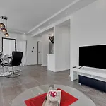 شقة Laurus