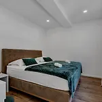 Laurus شقة