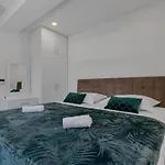 Laurus * ماكارسكا