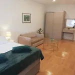 شقة Laurus
