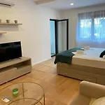 Laurus شقة ماكارسكا
