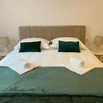 Laurus شقة