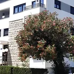 Laurus * Makarska