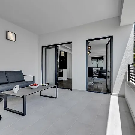 Laurus Appartamento Makarska