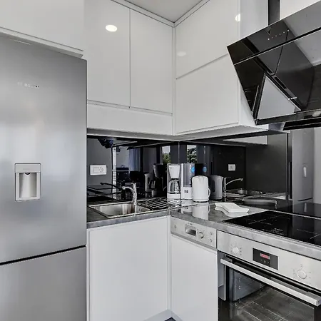 Laurus Apartment