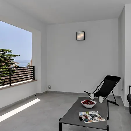 Laurus Apartment