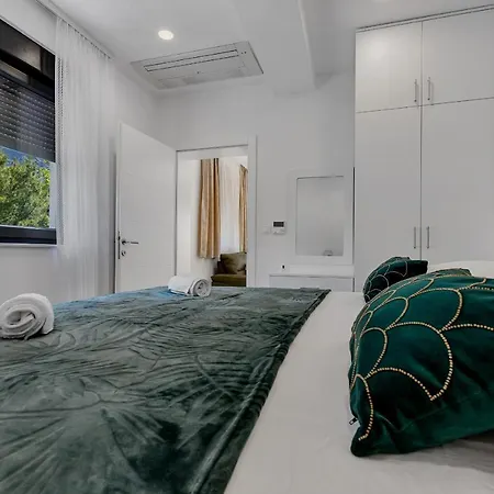 Laurus Apartment Makarska