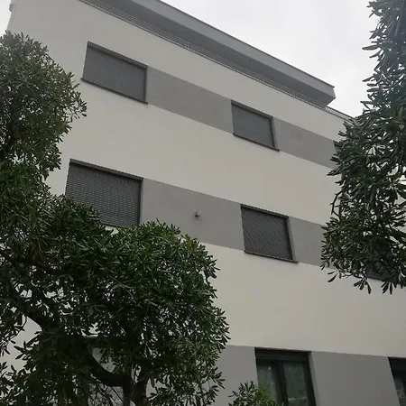 Laurus Apartment