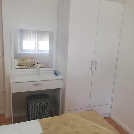 Laurus Apartment