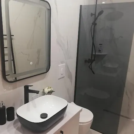Laurus Apartment