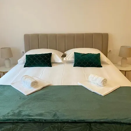 Laurus Apartment