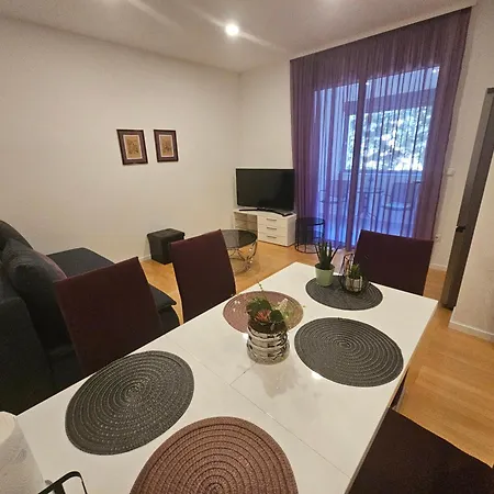 Laurus Apartment