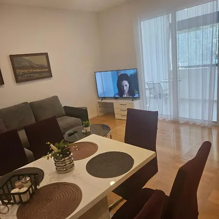 Laurus Apartman Makarska