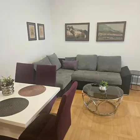 Laurus Apartment