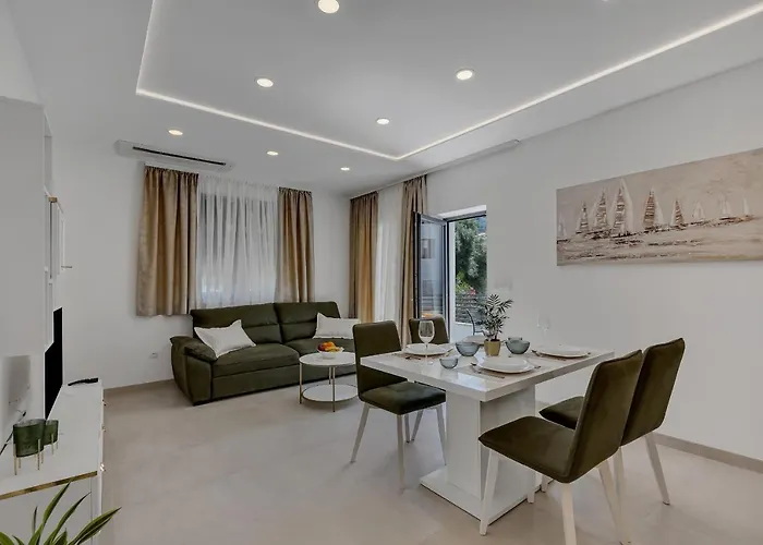 Laurus * Makarska