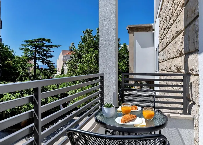 Laurus * Makarska